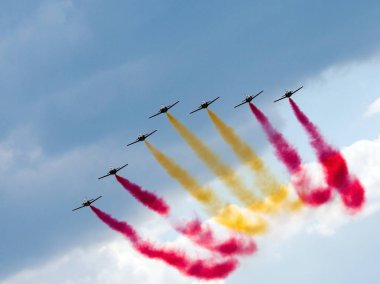 Hava gösterisinde akrobatik takım