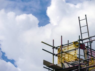 Gökyüzü karşı iskele üreticileri