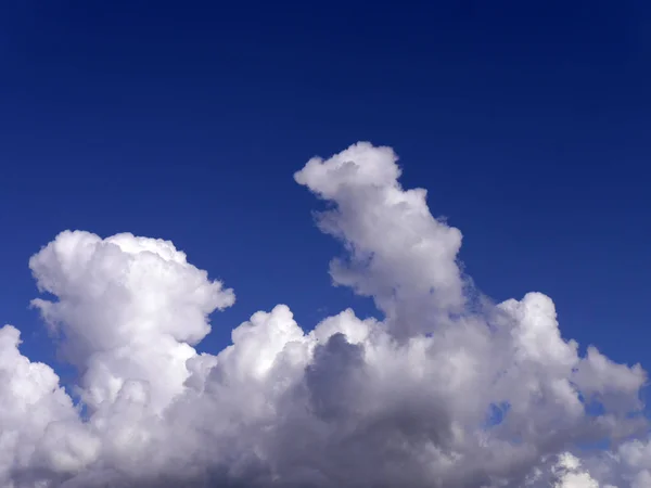 Céu azul nublado — Fotografia de Stock