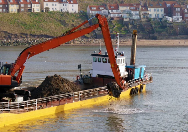 Bagger bei der Arbeit in Whitby, North yorkshire — Stockfoto