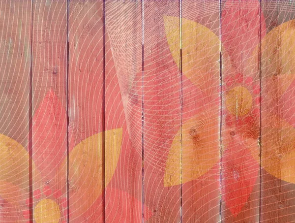 Cerca de madeira com padrão de flor — Fotografia de Stock