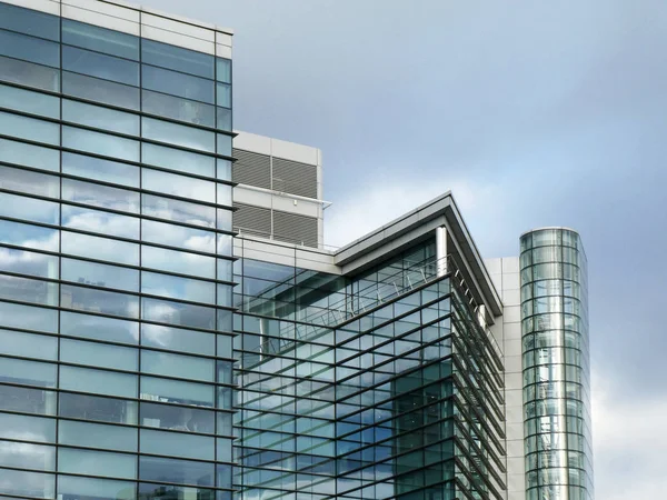 Edifício comercial moderno — Fotografia de Stock