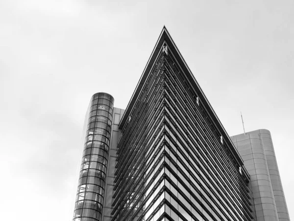 Edificio comercial moderno — Foto de Stock