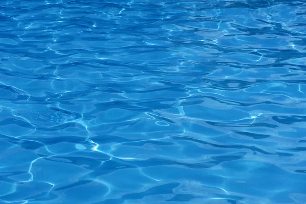 Water ripples in pool — Stock Photo, Image