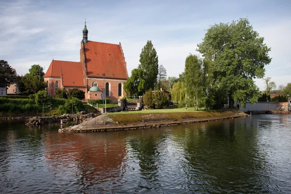 Cathédrale Bydgoszcz et rivière Brda — Photo