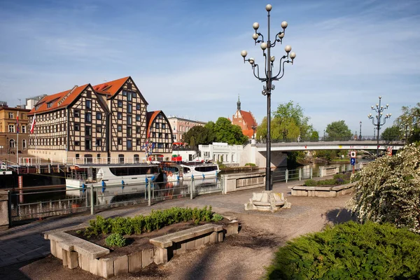 Ville de Bydgoszcz avec Greniers à Brda River — Photo