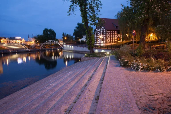 Staden av Bydgoszcz nattetid i Polen — Stockfoto