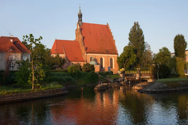 Cathedral and Brda River in Bydgoszcz — Stock Photo, Image