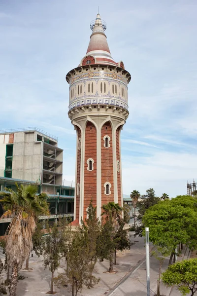 Barcelona'da eski su kulesi — Stok fotoğraf