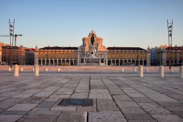 Praca do Comercio al amanecer en Lisboa — Foto de Stock