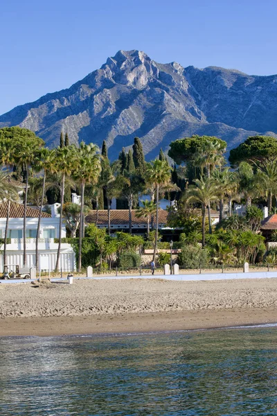 Plażę Marbella na costa del sol w Hiszpanii — Zdjęcie stockowe