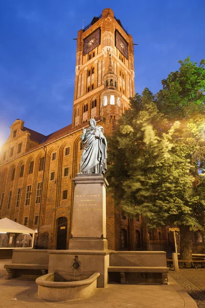 Nicolaus Copernicus Monumento e Câmara Municipal de Torun — Fotografia de Stock