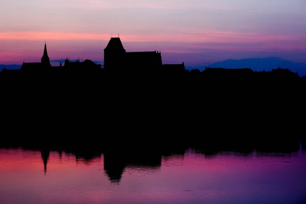 Torun Old City Skyline no Crepúsculo — Fotografia de Stock