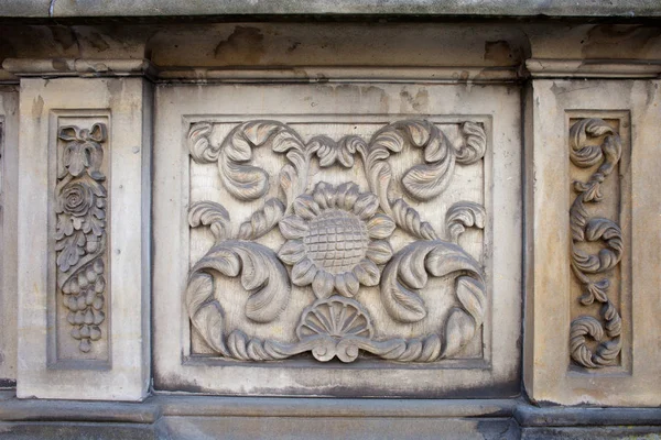 Słonecznik Relief architektonicznego detalu — Zdjęcie stockowe