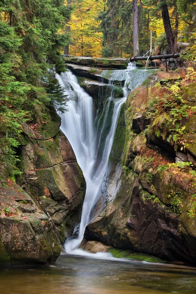 Szklarka vodopád na podzim — Stock fotografie