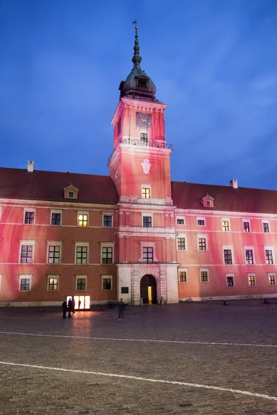 Castelo Real à noite em Varsóvia — Fotografia de Stock