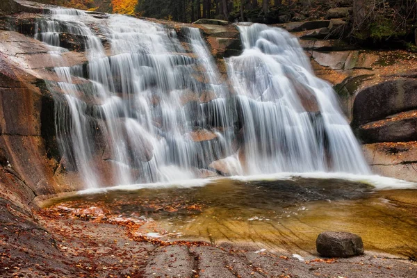 Cascada de Mumlava en otoño —  Fotos de Stock