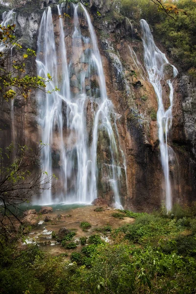 Cascada en el Parque Nacional de los Lagos de Plitvice — Foto de Stock