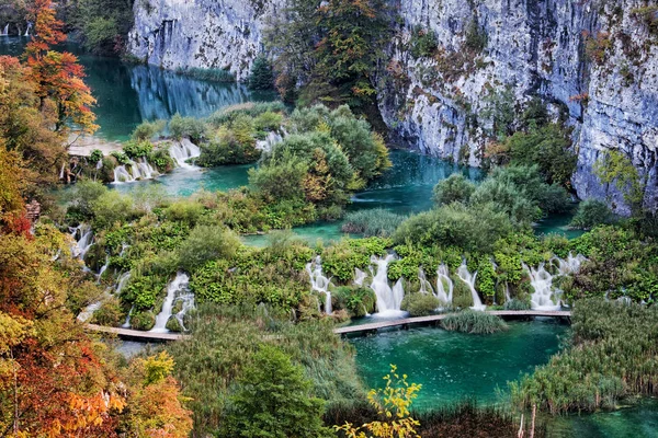 Paisagem do Parque Nacional dos Lagos de Plitvice na Croácia — Fotografia de Stock