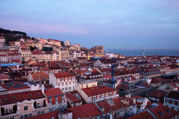 Лиссабонский городской пейзаж в Португалии на Сумерках — стоковое фото
