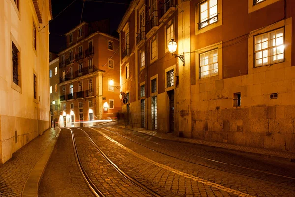 Stad van Lissabon door de nacht in Portugal — Stockfoto