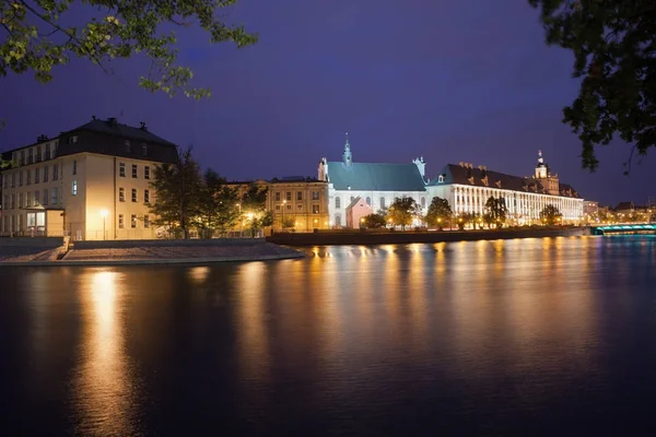 Skyline de cidade de Wroclaw, pela vista para o Rio de noite — Fotografia de Stock