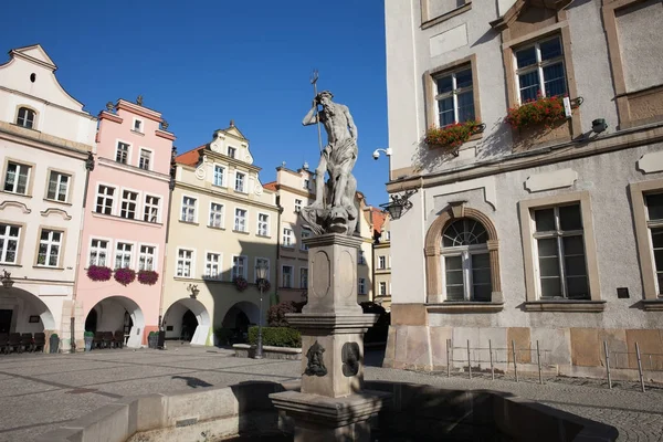 Fontana di Nettuno nel centro storico di Jelenia Gora — Foto Stock