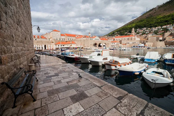 Hafenpromenade in der Altstadt von Dubrovnik — Stockfoto