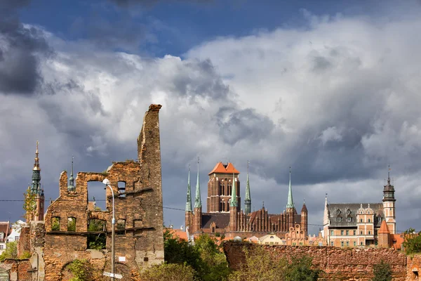 Ciudad vieja de Gdansk skyline — Foto de Stock