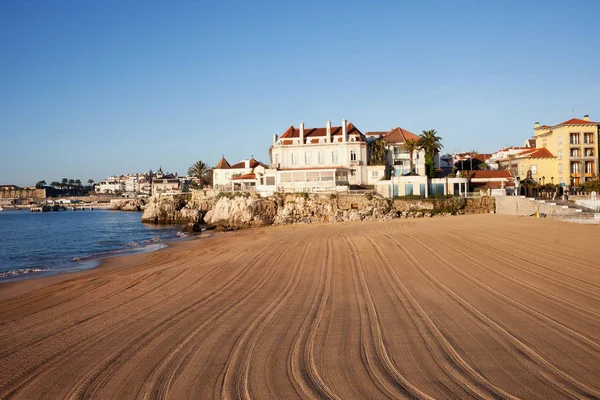 Ráno na pláži Cascais v Portugalsku — Stock fotografie