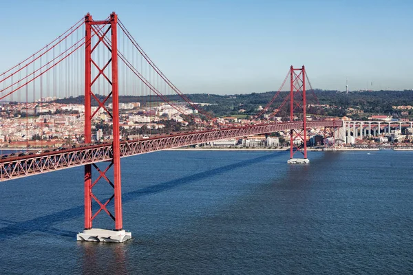 25 de abril brücke in lisbon — Stockfoto