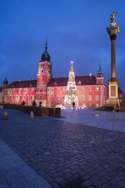 Királyi kastély éjszaka Varsóban — Stock Fotó
