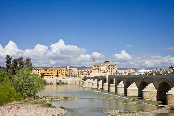 Staden cordoba silhuett i Spanien — Stockfoto