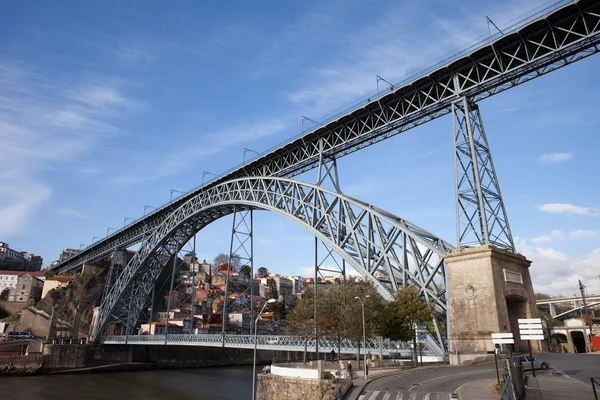 Dom Luis die i brug over de rivier Douro in Porto — Stockfoto