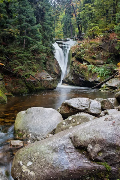 Cascada de Szklarka en las montañas de Karkonosze — Foto de Stock