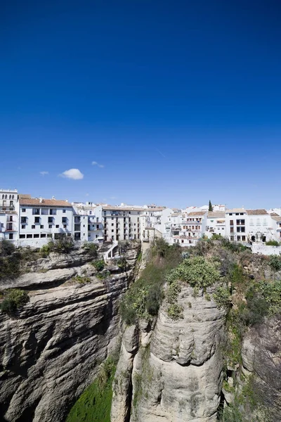 Casas Blancas en Roca en la Ciudad de Ronda — Foto de Stock