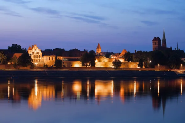 Torun bei Dämmerung Blick auf den Fluss — Stockfoto