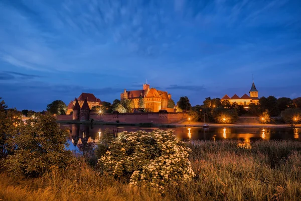 Κάστρο του Malbork τη νύχτα στην Πολωνία — Φωτογραφία Αρχείου