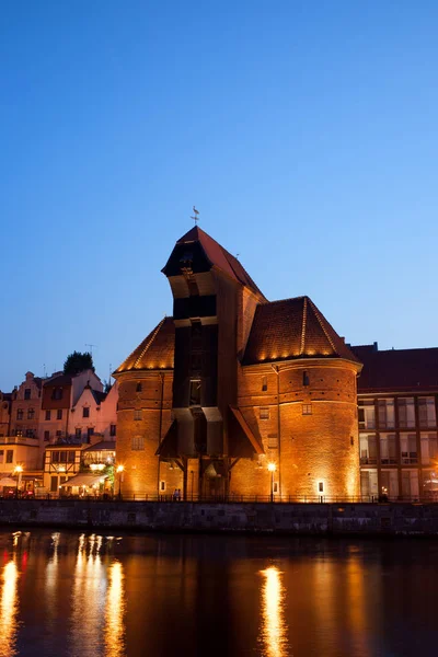 O guindaste à noite em Gdansk — Fotografia de Stock