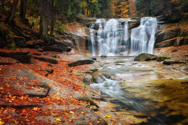 Waterval van de Mumlava in Tsjechië — Stockfoto