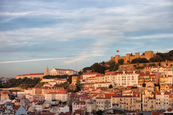 Staden Lissabon vid solnedgången i portugal — Stockfoto