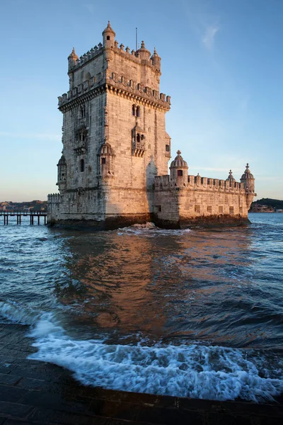Torre de Belem al atardecer en Lisboa —  Fotos de Stock
