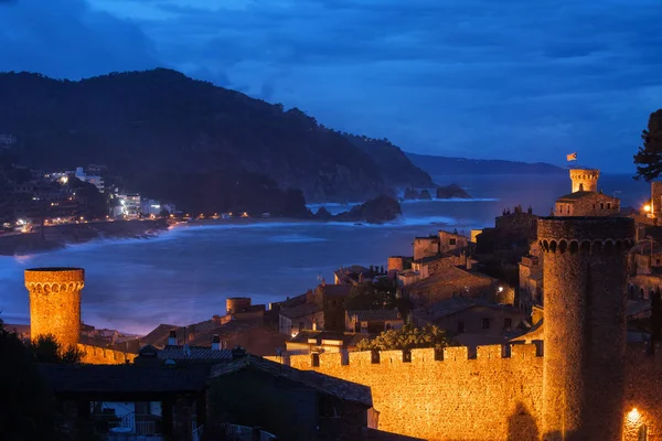 Stadt tossa de mar bei Nacht an der Costa Brava — Stockfoto