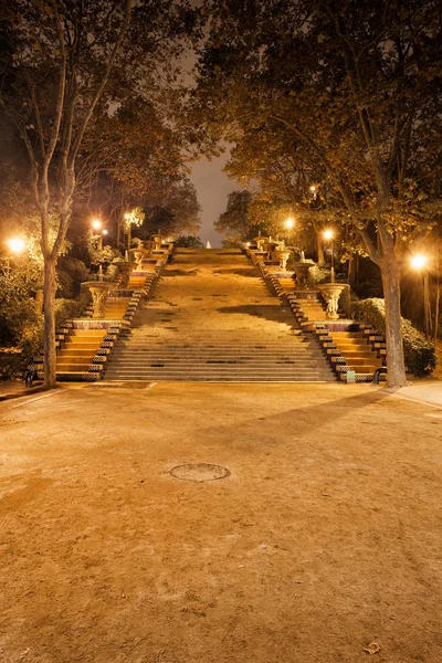 Escalera a Montjuic Hill de noche en Barcelona — Foto de Stock