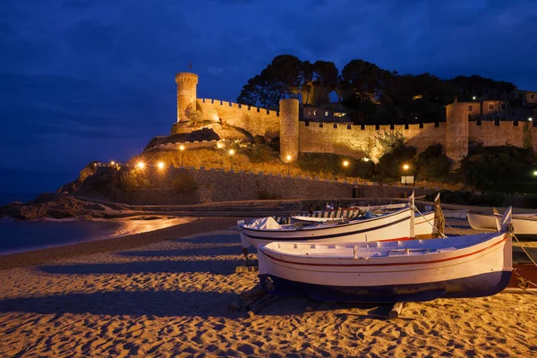 Stad van Tossa de Mar in de nacht in Spanje — Stockfoto