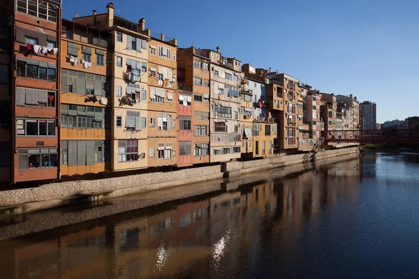 Old River husen i staden Girona — Stockfoto