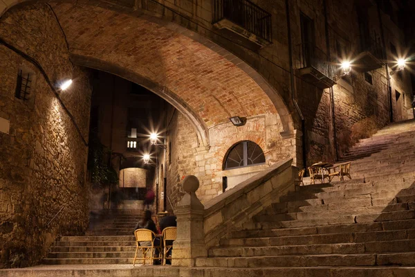Agullana 宫殿拱门在赫罗纳的夜晚 — 图库照片