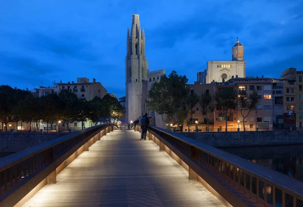 Staden Girona nattetid i Spanien — Stockfoto