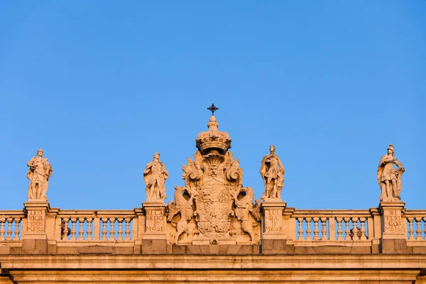 Herb Hiszpanii, na Pałac Królewski w Madrycie — Zdjęcie stockowe