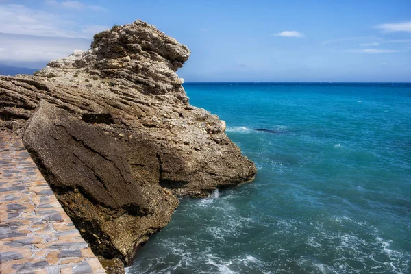 Rock op de Middellandse Zee in Nerja — Stockfoto
